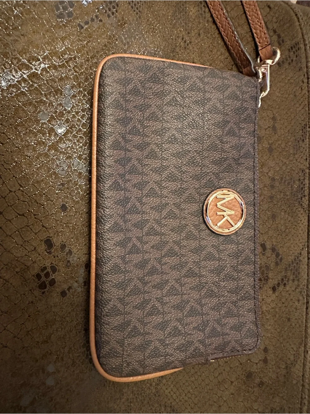 Michael Kors Fulton Large Top Zip Wristlet NWT Brown Acorn